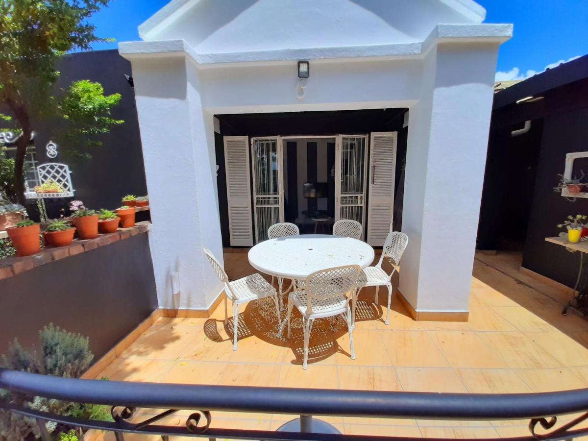At 98 On Lynburn Guest House Pretoria Exterior photo