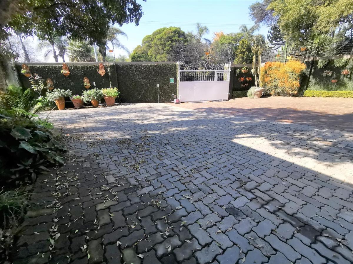 At 98 On Lynburn Guest House Pretoria Exterior photo