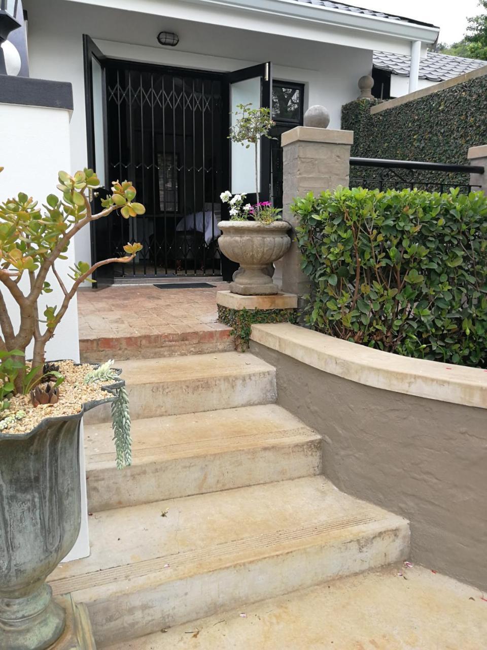 At 98 On Lynburn Guest House Pretoria Exterior photo